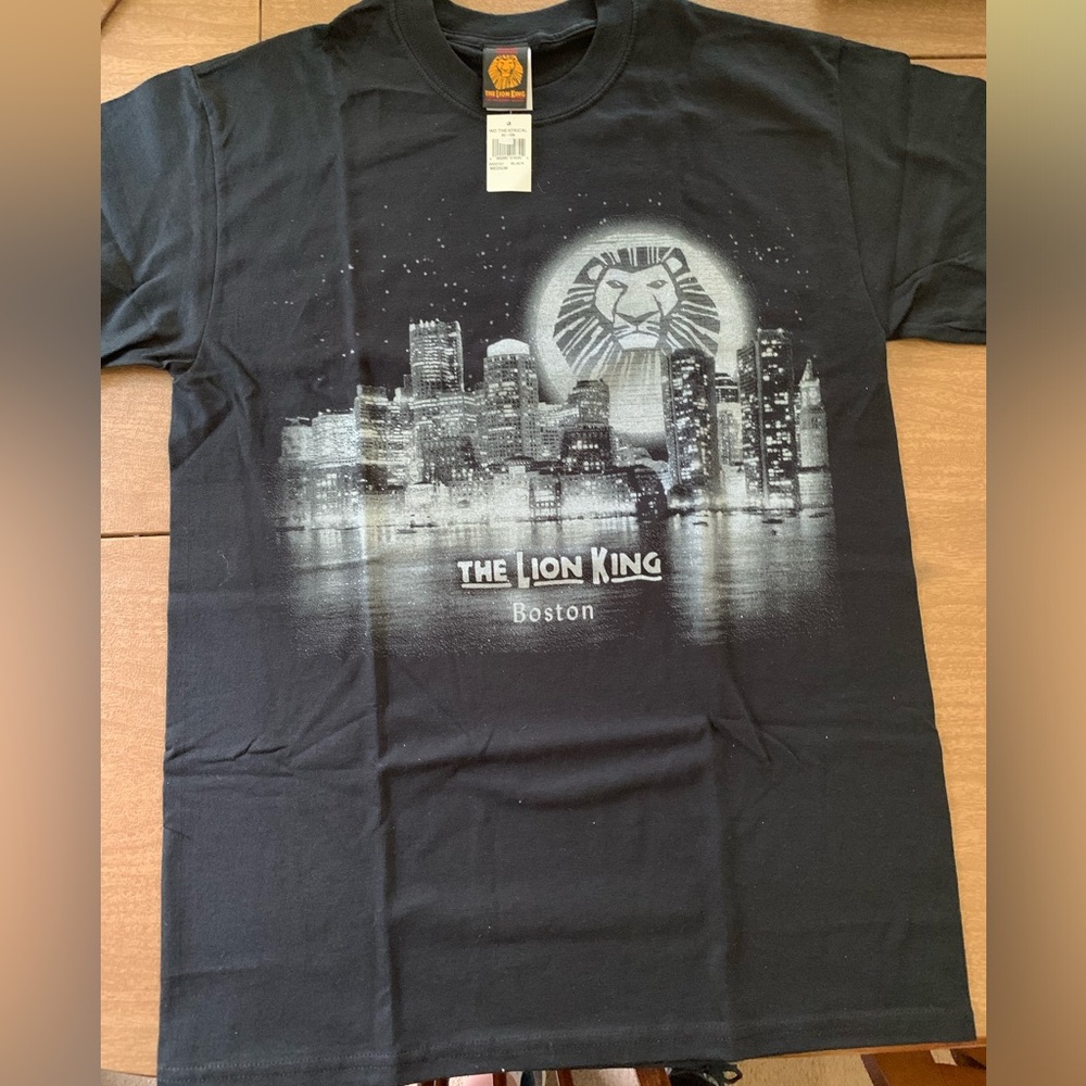 Lion King short sleeve tee shirt, NWT